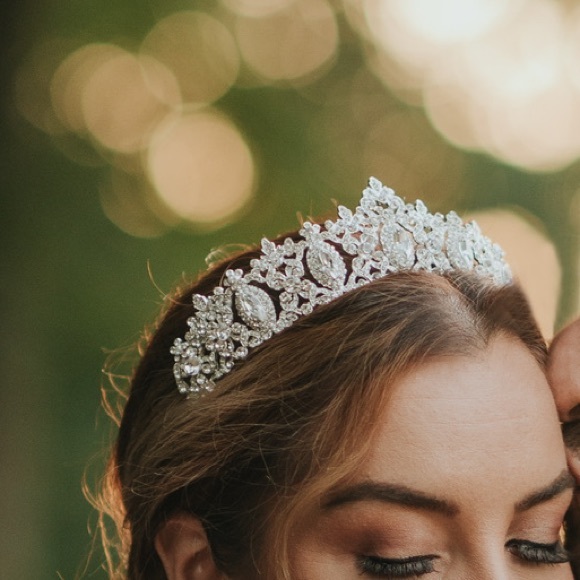 Jewelled Bridal Tiara - Picture 1 of 1